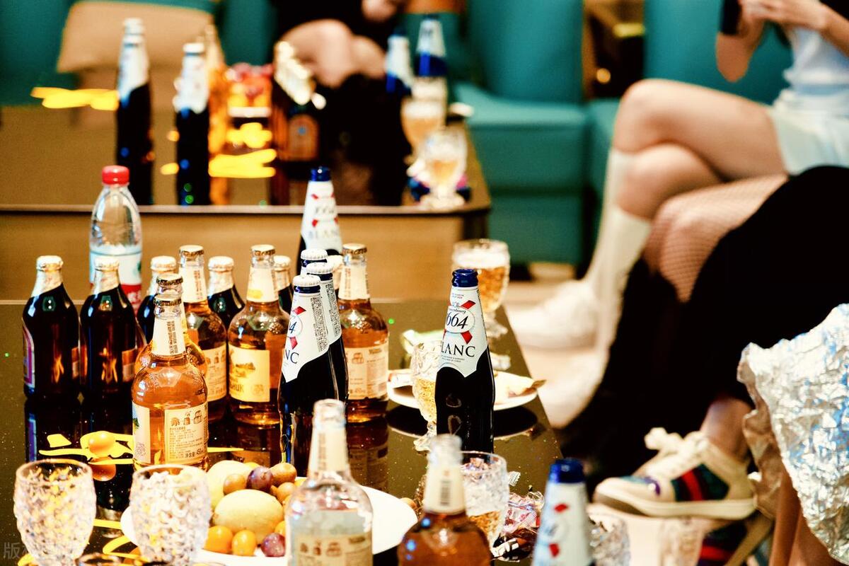 ktv陪人喝酒的女孩工资怎么样,ktv陪人喝酒的女孩收入