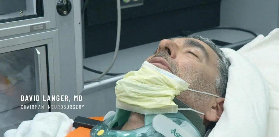 尺度大开全程*码无**！网飞深扒美国阴暗面，这片有点东西…