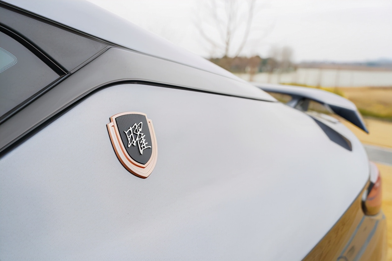 大众思皓曜2021款6座中配落地价,思皓曜和奕炫max暗夜破晓版哪个好