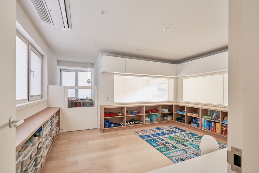 一家六口住390平方的别墅,一家6口住在40平米的房子