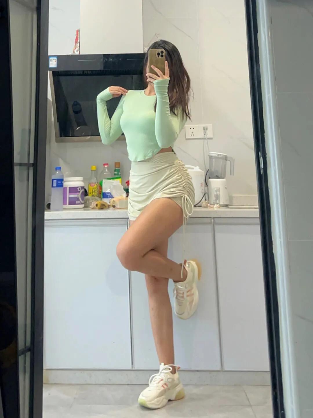 女神漂亮自拍照,美女健身自拍照高级感