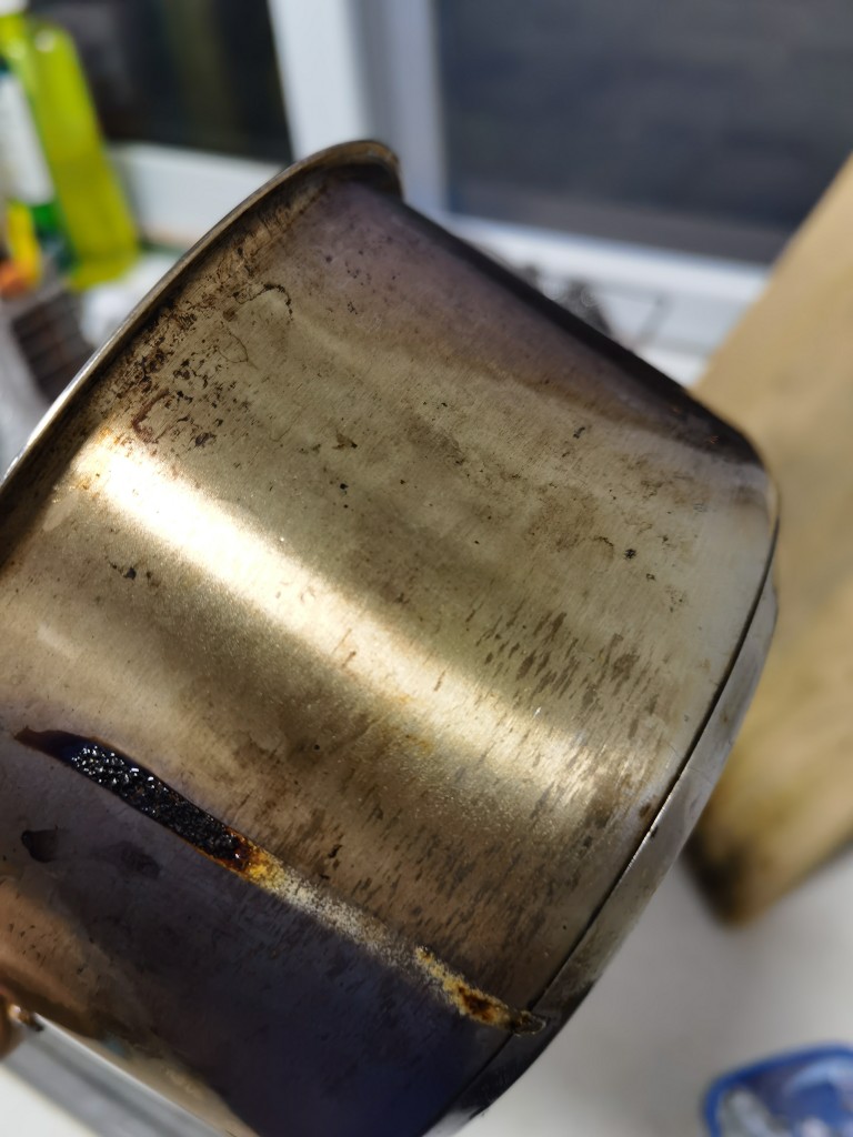 去除不锈钢锅底黄垢,平底锅底黄渍怎么清洗