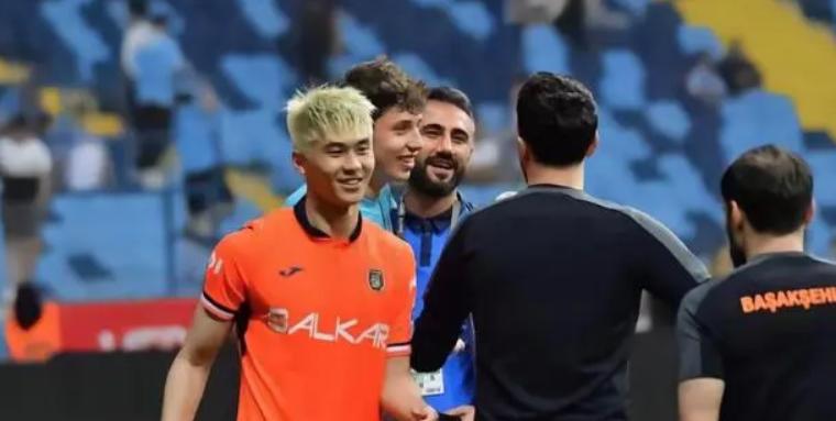 1-1到3-1！留洋一哥踢土超，创历史，拼到抽筋，主帅盛赞：很优秀