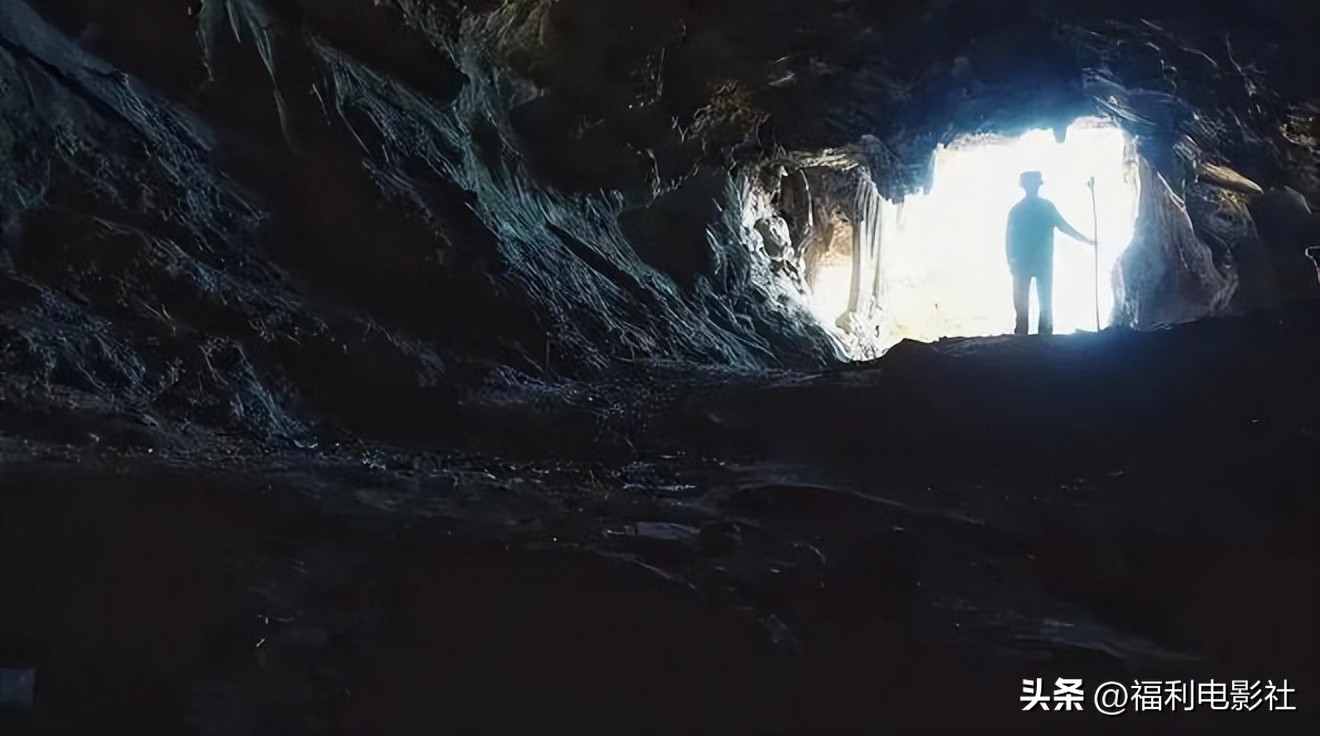 今年最疯的乡土科幻片，一本正经的胡说八道，最后把我浪漫哭了