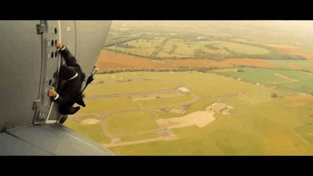 碟中谍7阿汤哥有多拼,碟中谍7阿汤哥上演惊险飞行