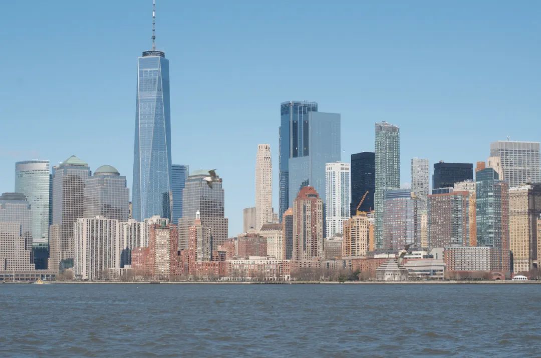 退休后到香港能否享受养老金,拿香港身份还能保留内地户口吗