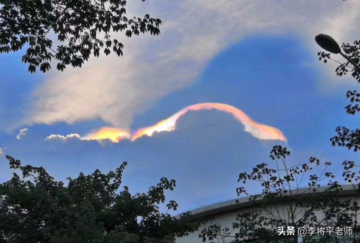 地震云出现意味着什么,地震前出现七彩云