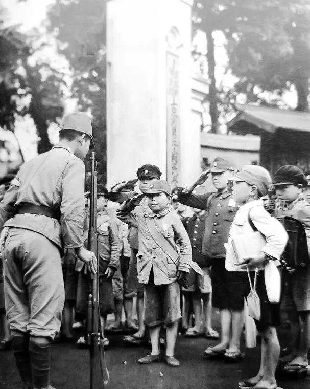 抗日战争期间日本掠夺多少黄金,抗战日本抢夺3万吨黄金去了哪里