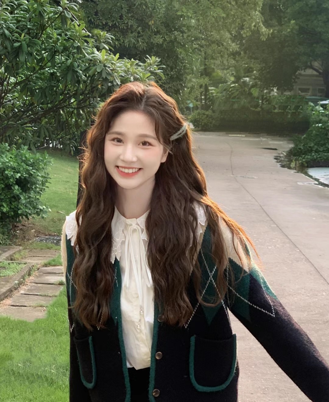 蛋卷发尽显复古质感,厌倦了卷发拉直发