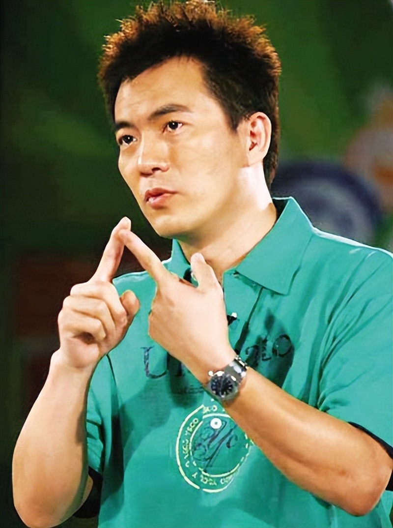 黄健翔主持人,央视主持人黄健翔现在在干嘛