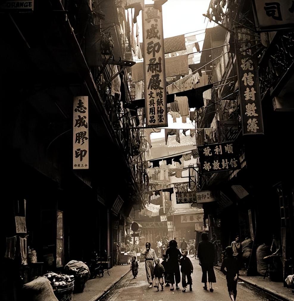 日军侵华兽行,日军当着国军的面杀俘虏