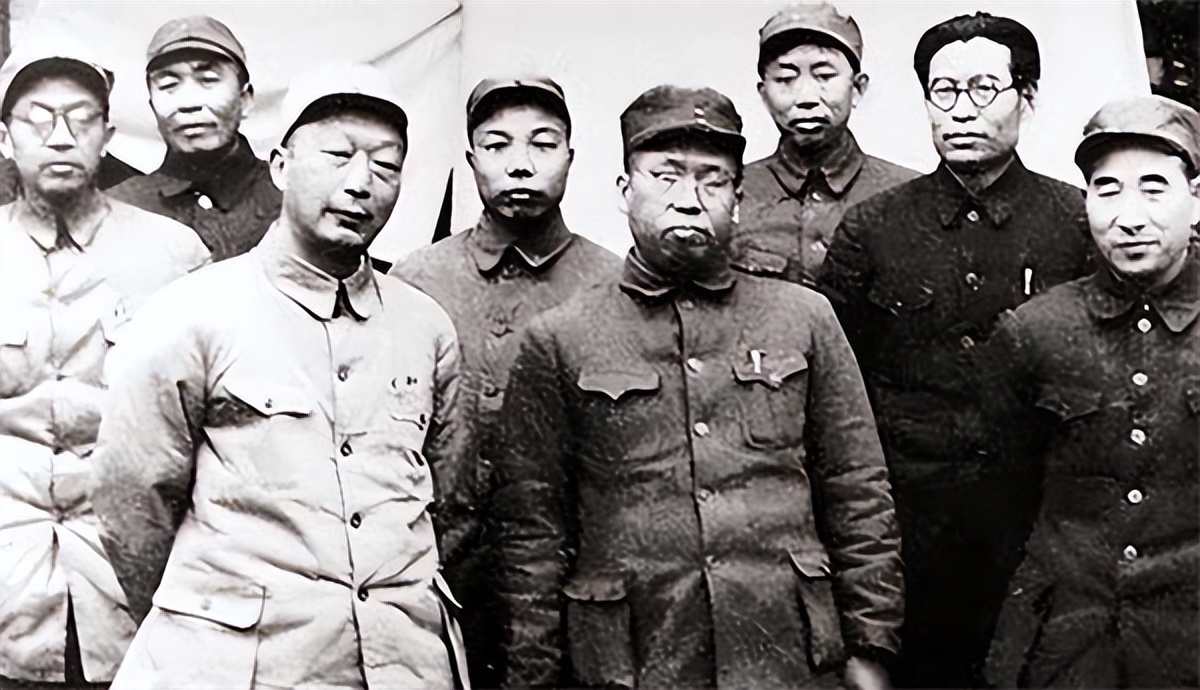 他是十大元帅中唯一的大学生,因资历浅备受争议,主动降级被拒绝