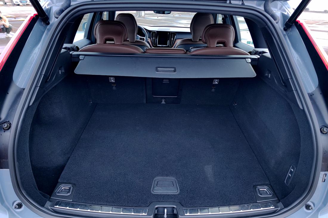 沃尔沃v60旅行车和xc60,新款沃尔沃xc60用车体验