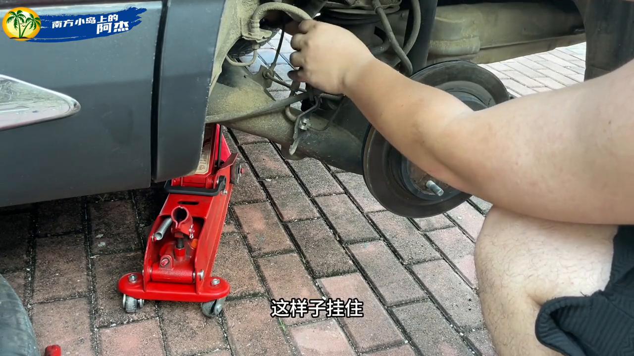 更换刹车油后刹车变软自动恢复,更换刹车油刹车管路要清洗吗