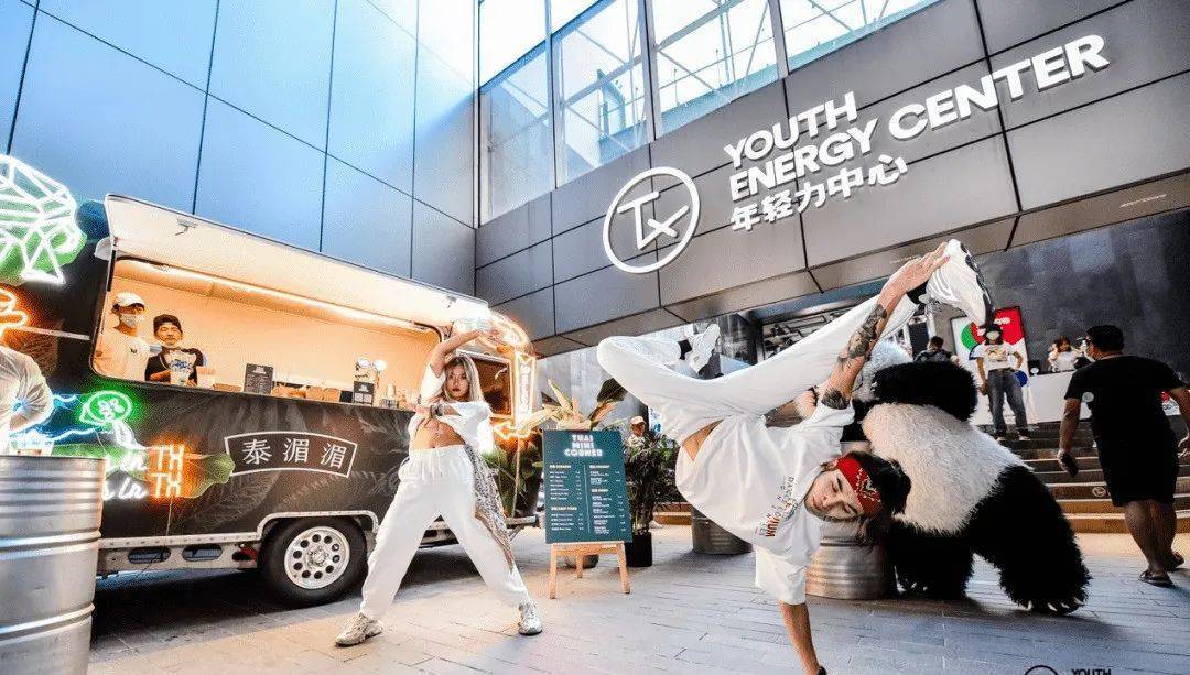 购物中心“软性疗愈”？学学这几个国际跨界商业的场景构造