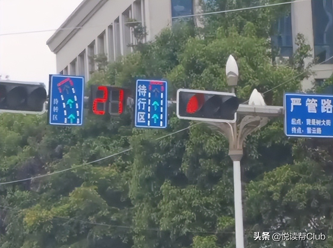黄果树大街新增“待转车道”，驾驶时该注意什么，快收藏