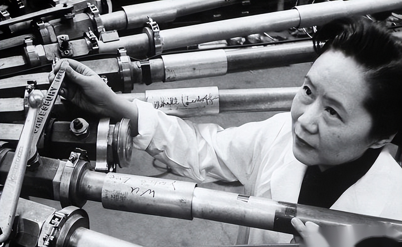 她是*弹核**女王，曾为美国造原*弹子**，墓碑却刻着：一个永远的中国人