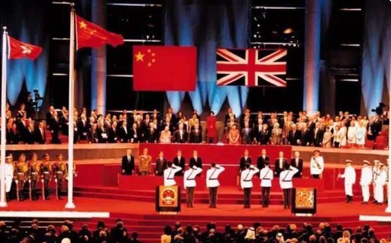 1997香港回归第一批驻港舰艇,英军航母护卫舰南海