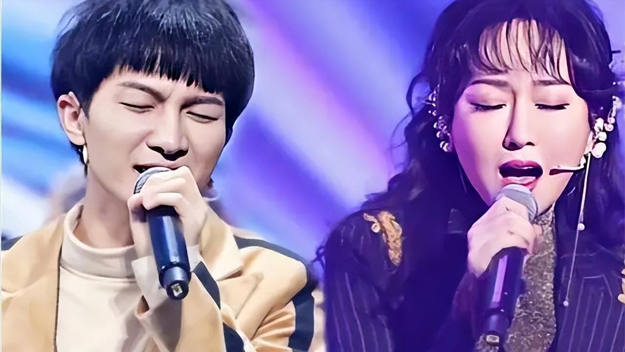 萨顶顶假唱话筒拿反是故意的吗,萨顶顶假唱话筒拿反是哪年