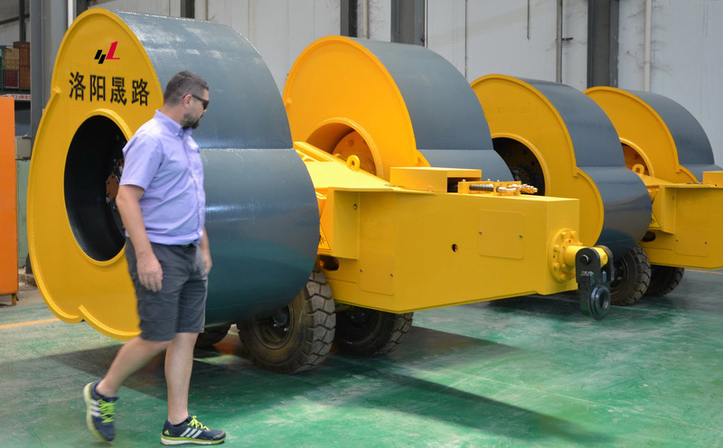 贵阳市梅花碾冲击式压路机租赁,梅花锤压路机二手