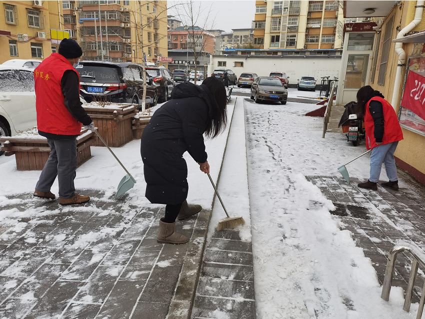铲冰除雪青年文明号在行动,铲冰除雪鏖战特大桥