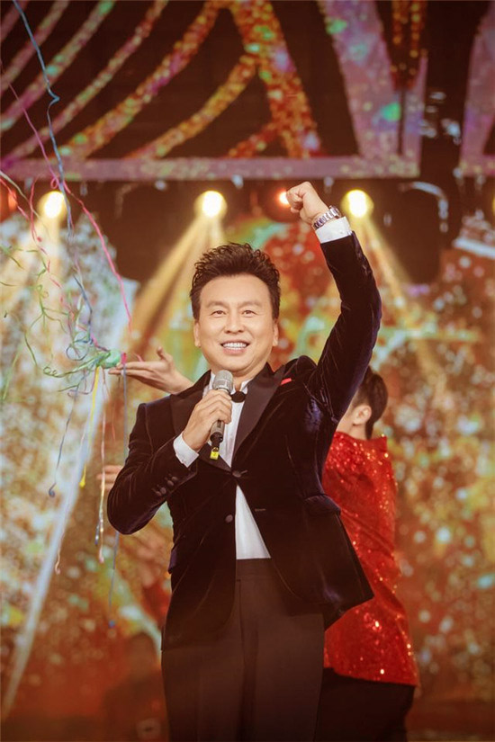 央视名嘴张泽群母亲瘫痪,张泽群母亲去世