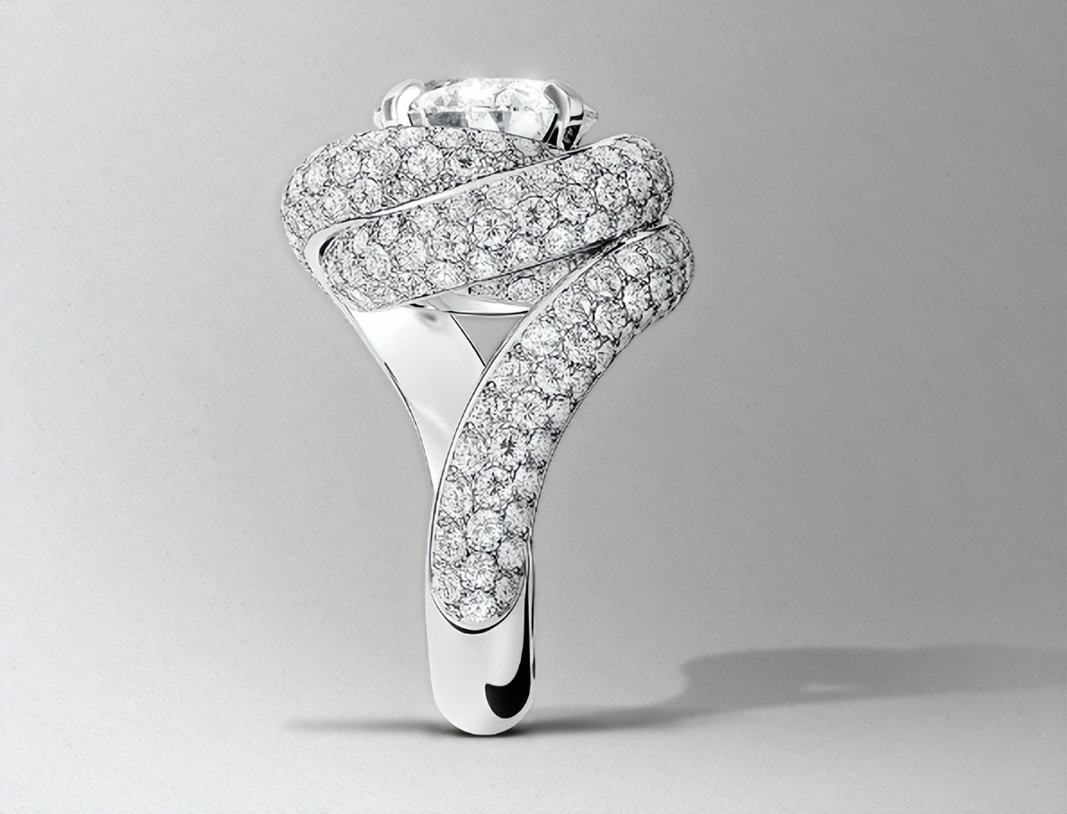 全网女生都爱的玫瑰花戒指,卡地亚钻戒款式