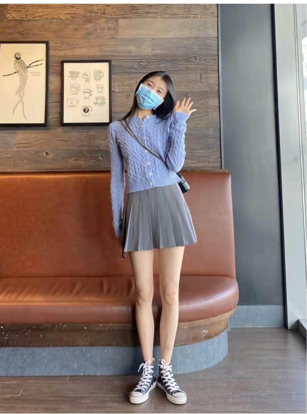 灰色和深咖色百褶短裙搭什么上衣,灰色百褶裙搭配什么上衣高级