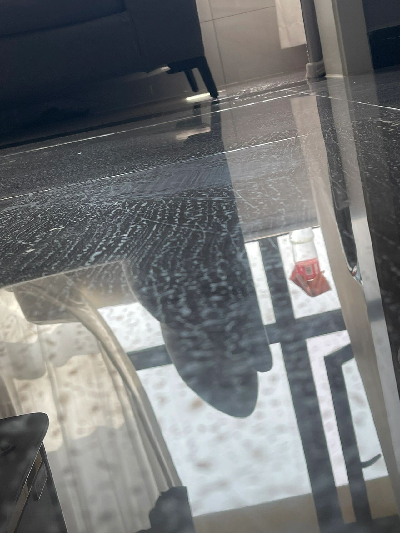 为什么拖完地地板上有水印,拖完地总是有水渍印怎么办