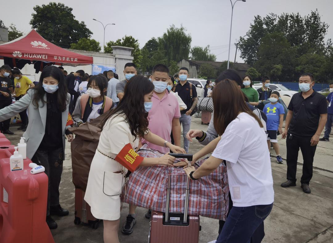 再见了，小盆友——9月19日成都家长成功“解除居家”……