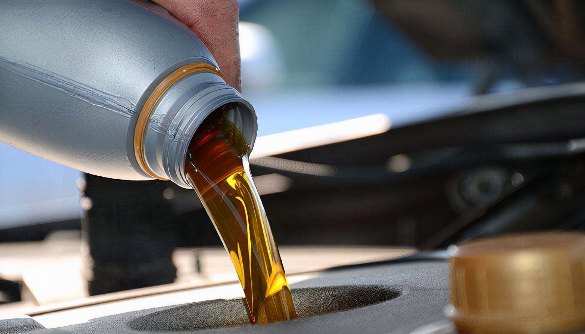 半合成机油可以一年换一次吗,半合成机油需要半年换一次吗