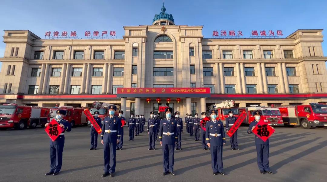 消防春节不打烊坚守一线保平安,消防员春节我在岗守护万家灯火