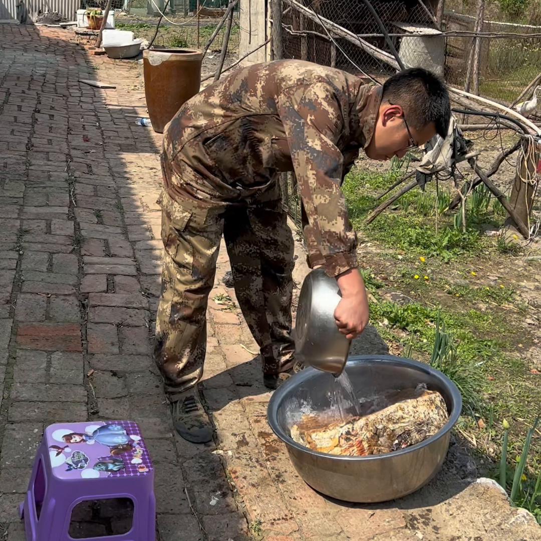 东北臭大酱的正确吃法,东北臭大酱和东北大酱哪个好吃