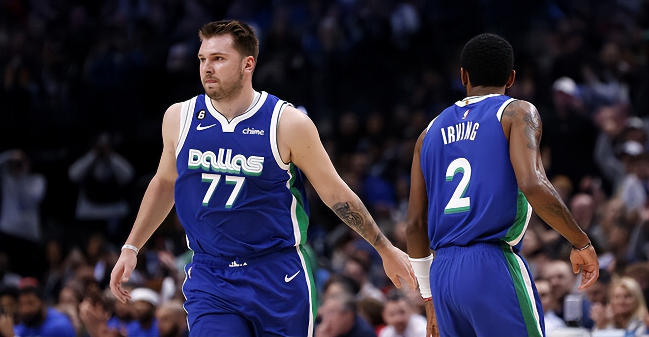 东契奇欧文末节联手打出8比0,半场三双东契奇