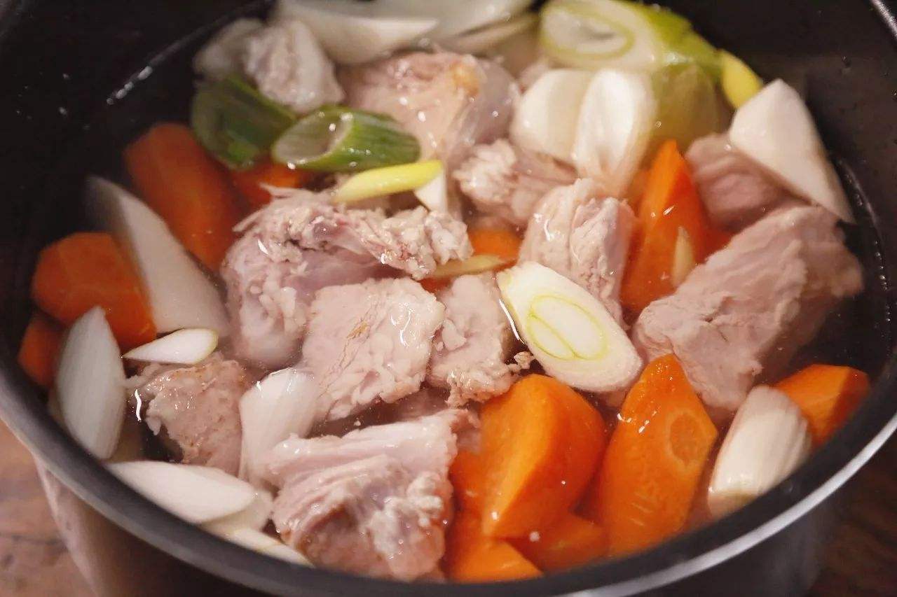 电饭煲和电压力锅有何不同,电饭煲还是电压力锅实用