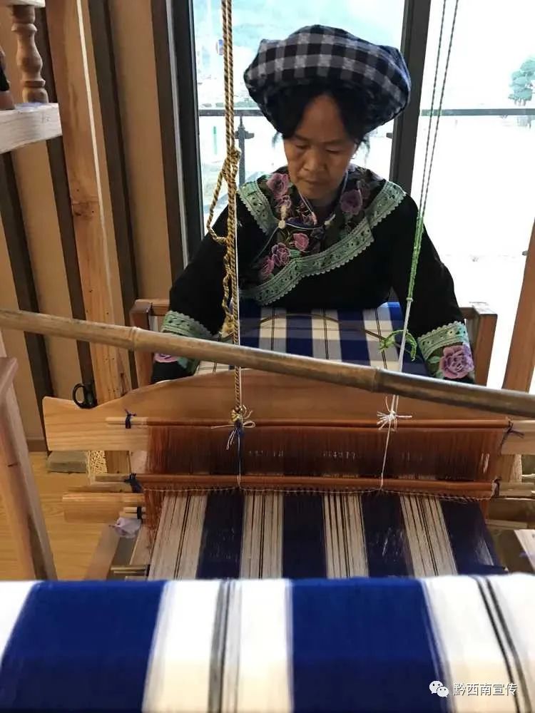 黔西南州布依族和苗族穿戴区别,兴义旅游布依族传统服饰