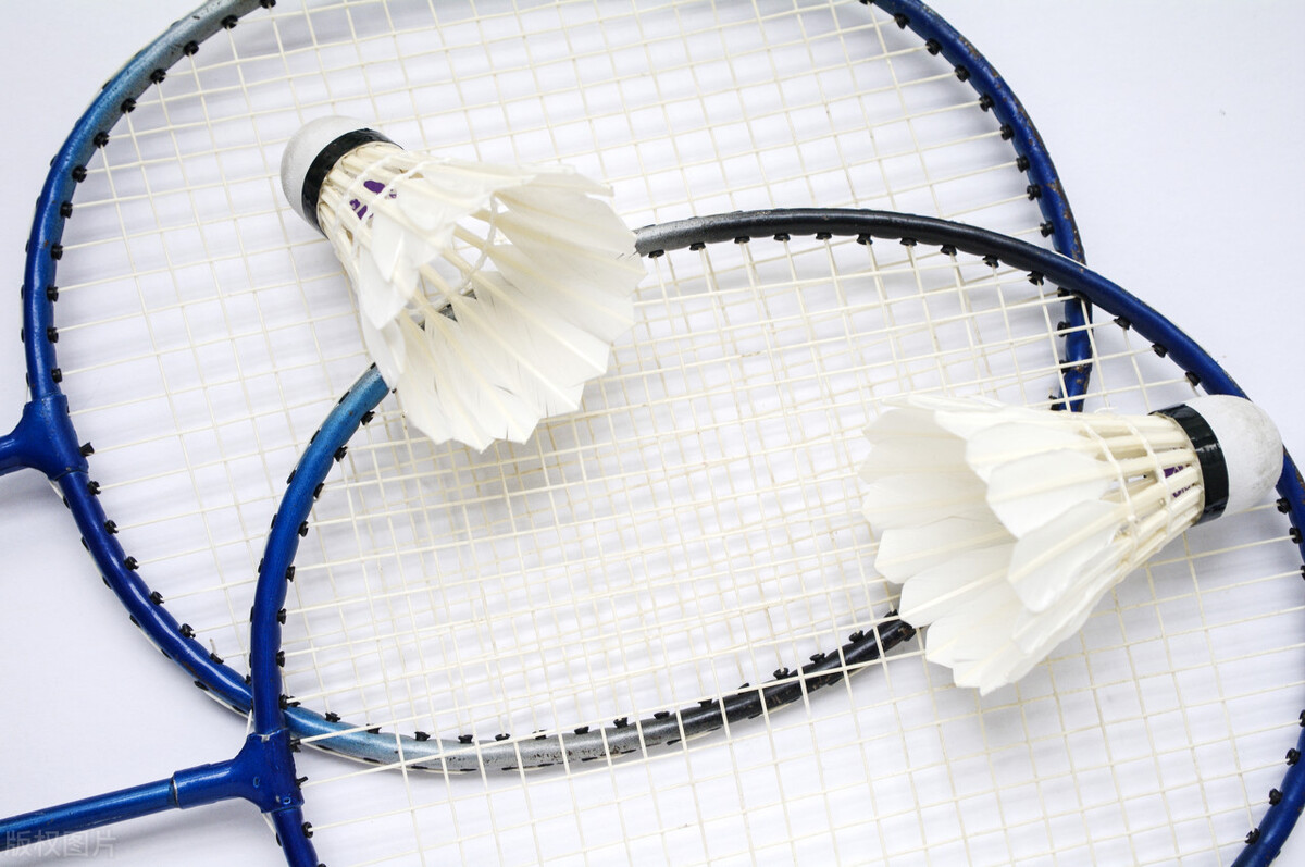羽毛球拍线断了怎么穿线,羽毛球拍线断了修复教程视频