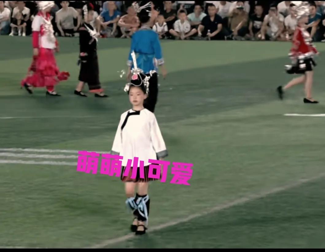 村超民族时装秀,村超足球宝贝表演