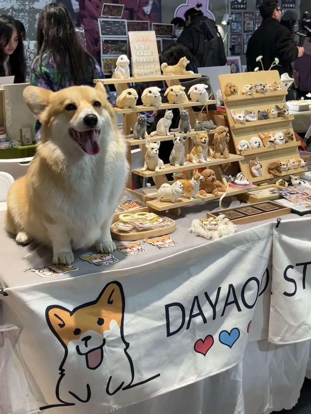 95后夫妻摆摊月入过万,摆地摊年薪百万