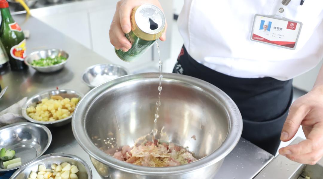 重庆江湖菜璧山兔,重庆正宗来凤鱼和璧山兔怎么做