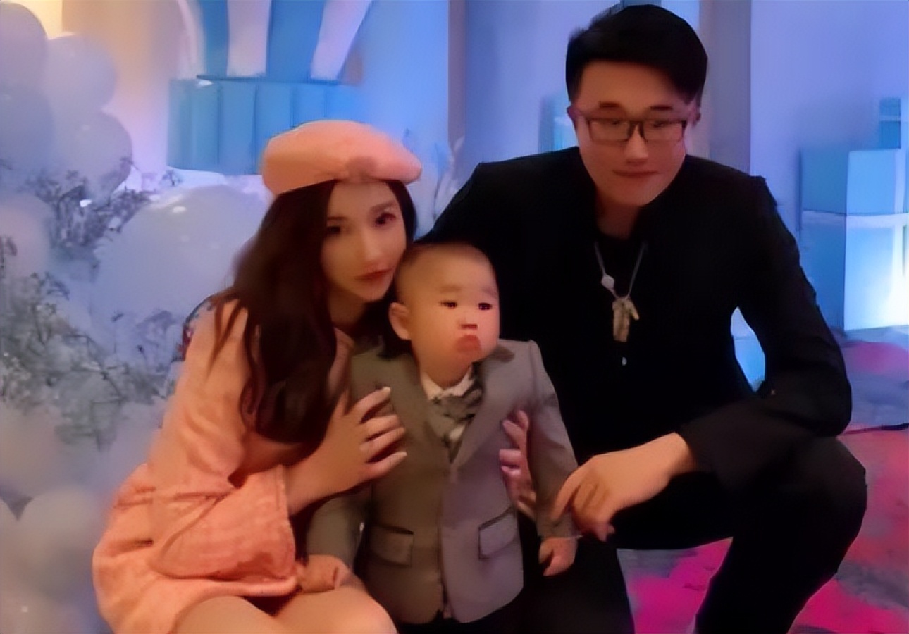 从“纯情少年”到“浪荡公子”，王思聪到底经历了什么？