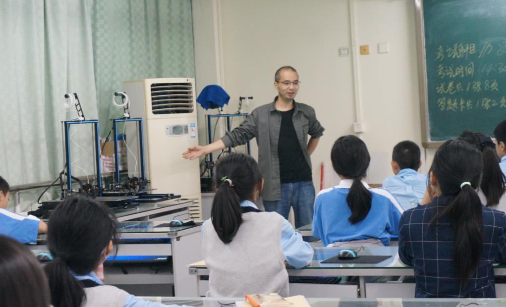 争分夺秒,抢课程!师大实外选修课,藏着孩子们的世界和未来