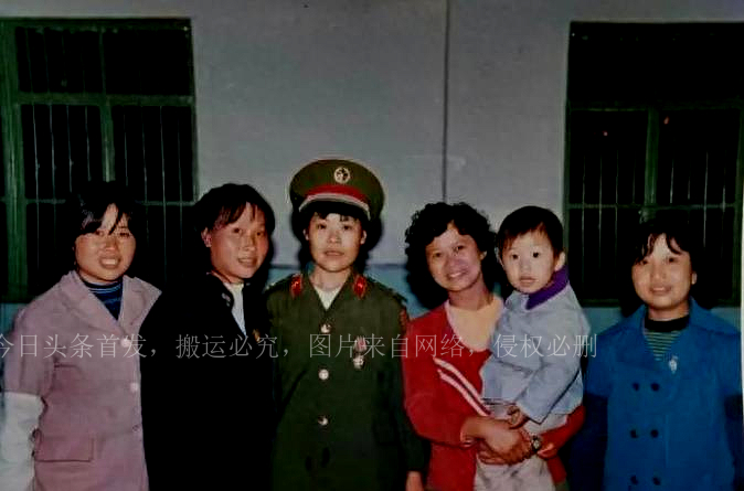 战场巡诊发现战士患烂裆病却不让看，女军医：我是你大姐，怕什么