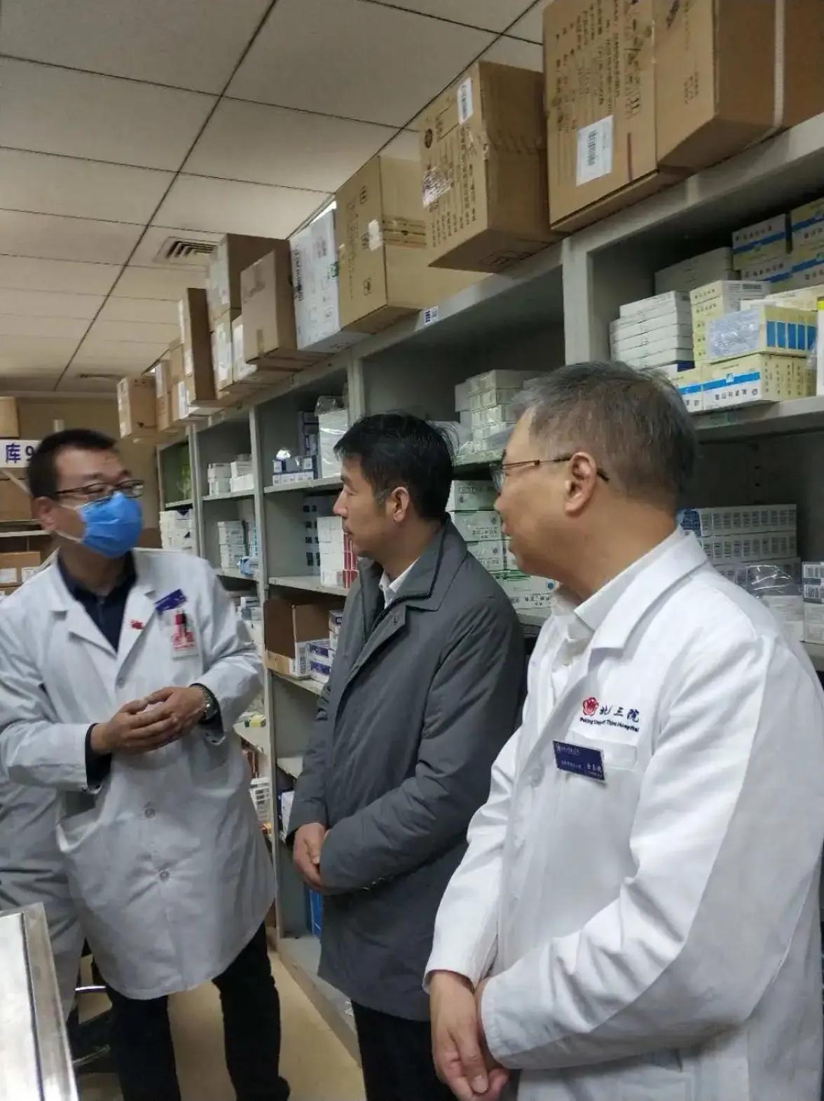 医院为什么医生人少,为什么医院行政人员那么多