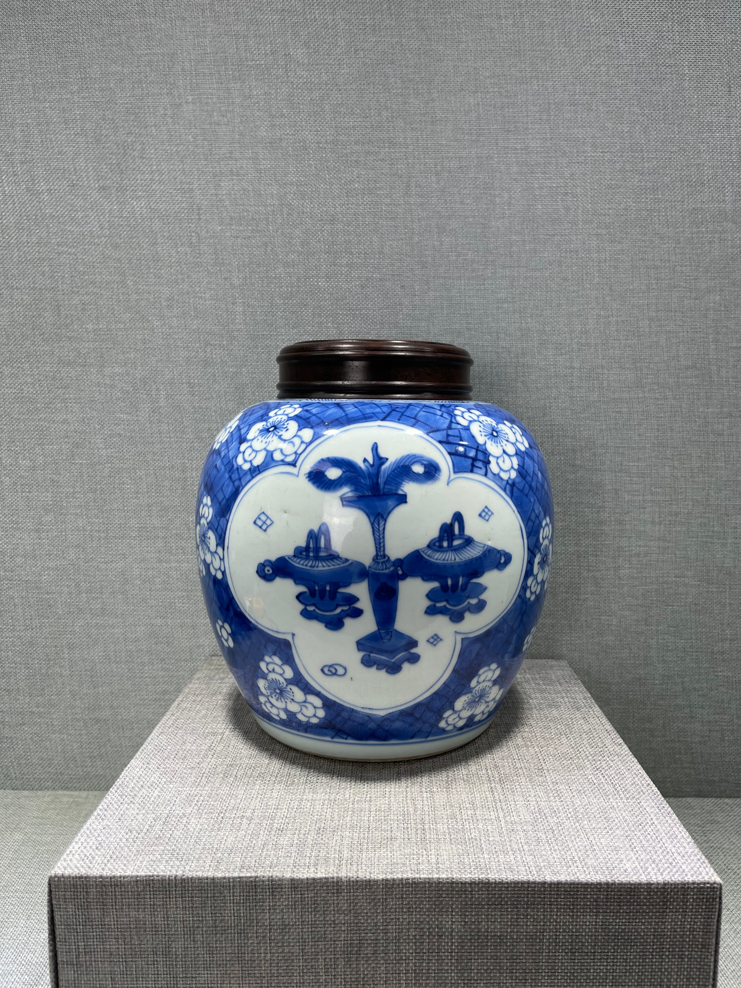 清冰梅瓷器,冰梅瓷器有没有官窑款式