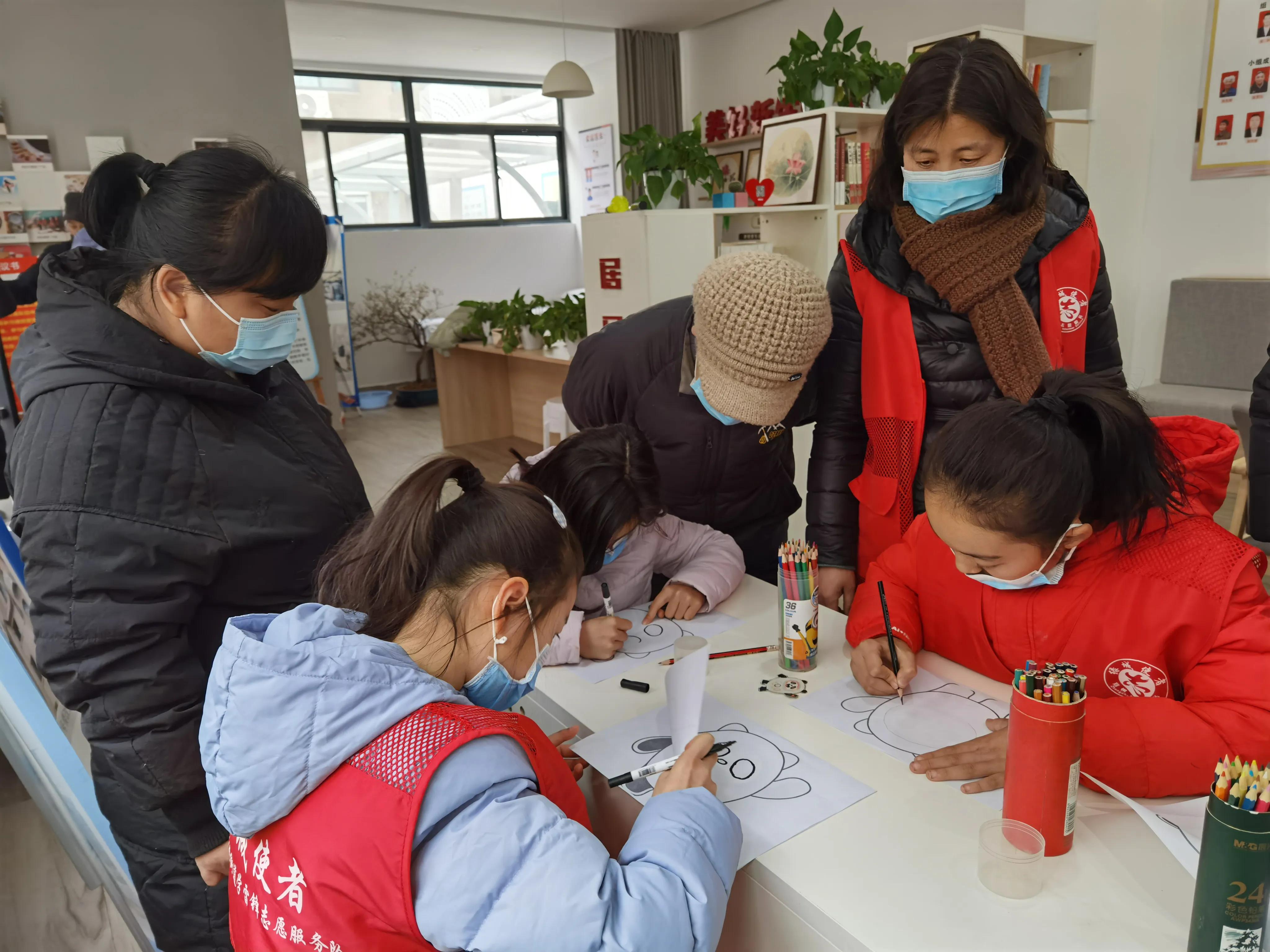 冬奥与元宵相结合的手工灯笼制作,制作冬奥会冰墩墩的元宵灯笼