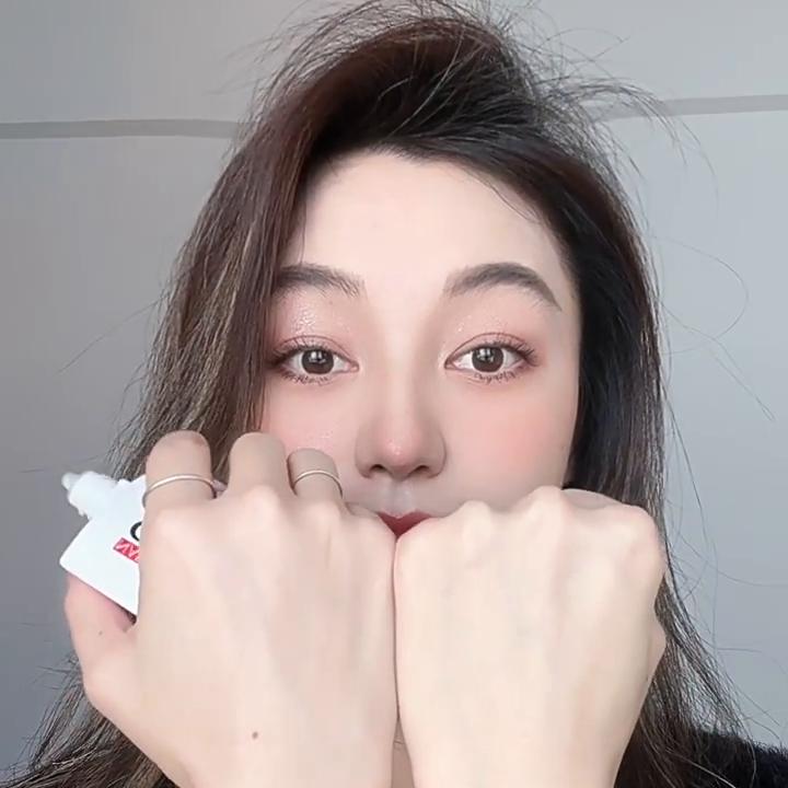 讲真的我是舍不得花个几百块去买防晒霜的 不到一百块钱的...