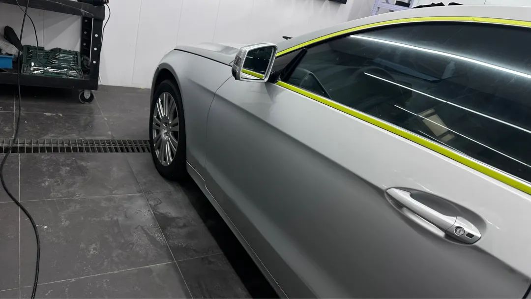 搞了辆“破烂不堪”的老款轿跑，进厂重造大翻新，满血复活变新车