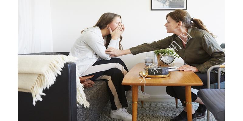 90后女孩哭诉：在大学和黑人处了3年对象，再无人愿意和我交往了