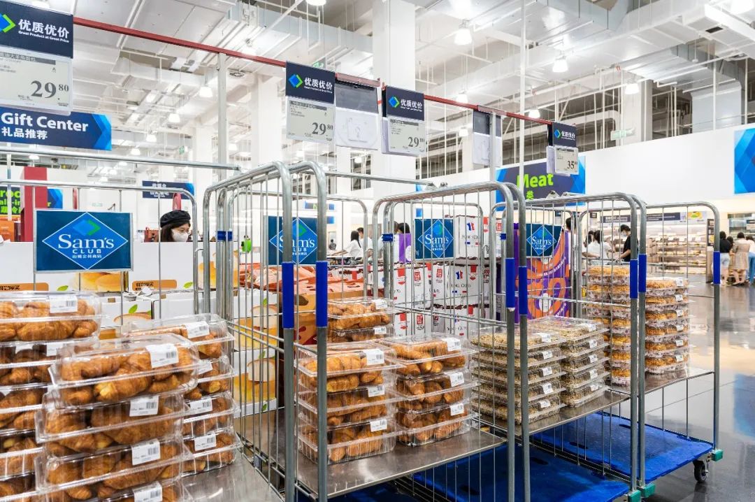 年轻人开始涌进山姆薅羊毛：买一次性卡、花5块钱找人带进……